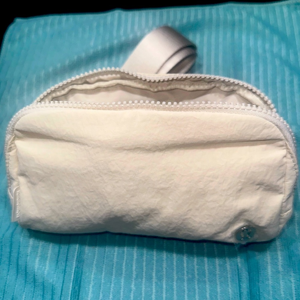 LULULEMON Everywhere Belt Bag Cream Ecru NWT